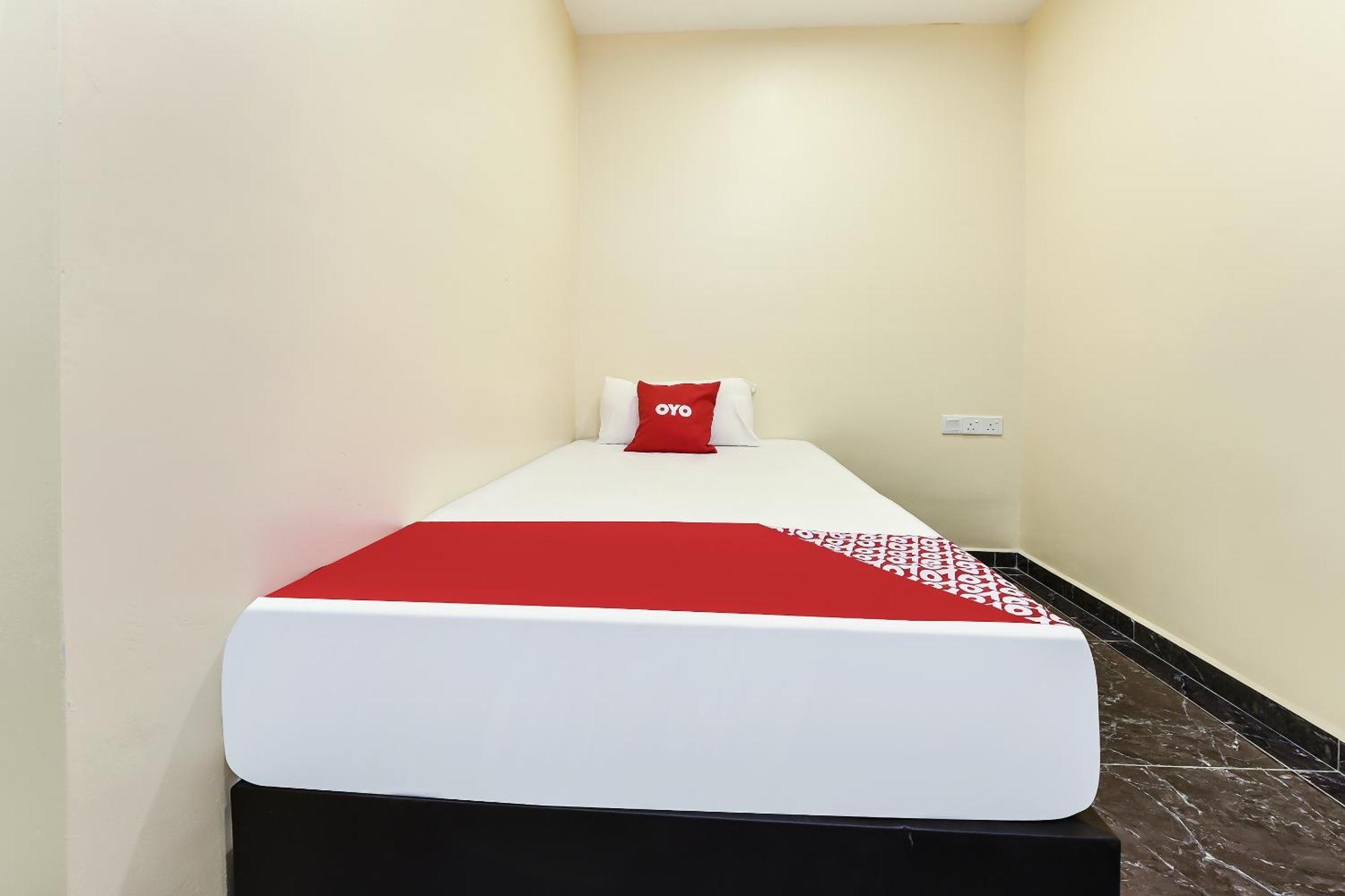 Oyo 90445 Th Hotel 伯豪 外观 照片