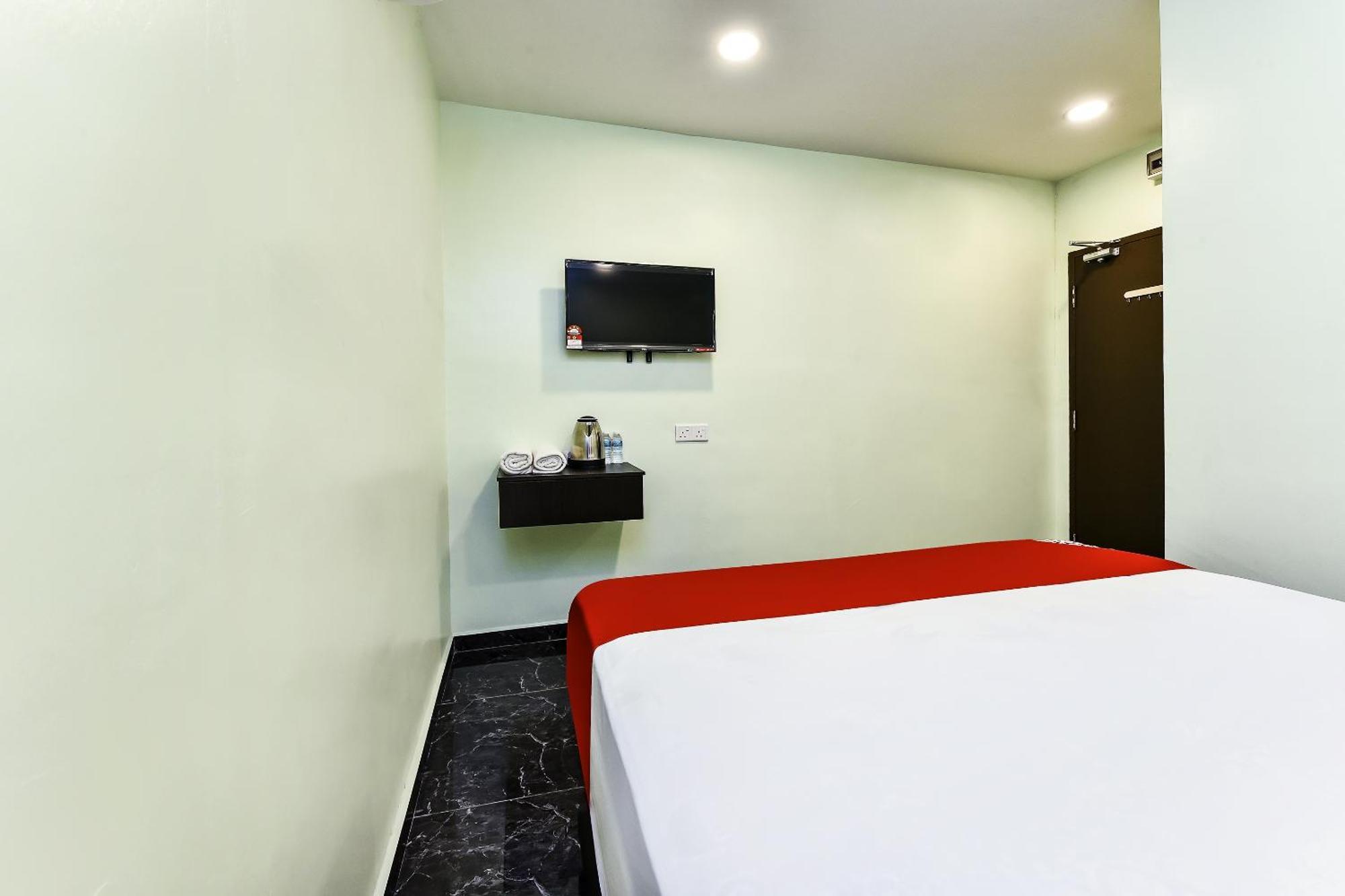 Oyo 90445 Th Hotel 伯豪 外观 照片