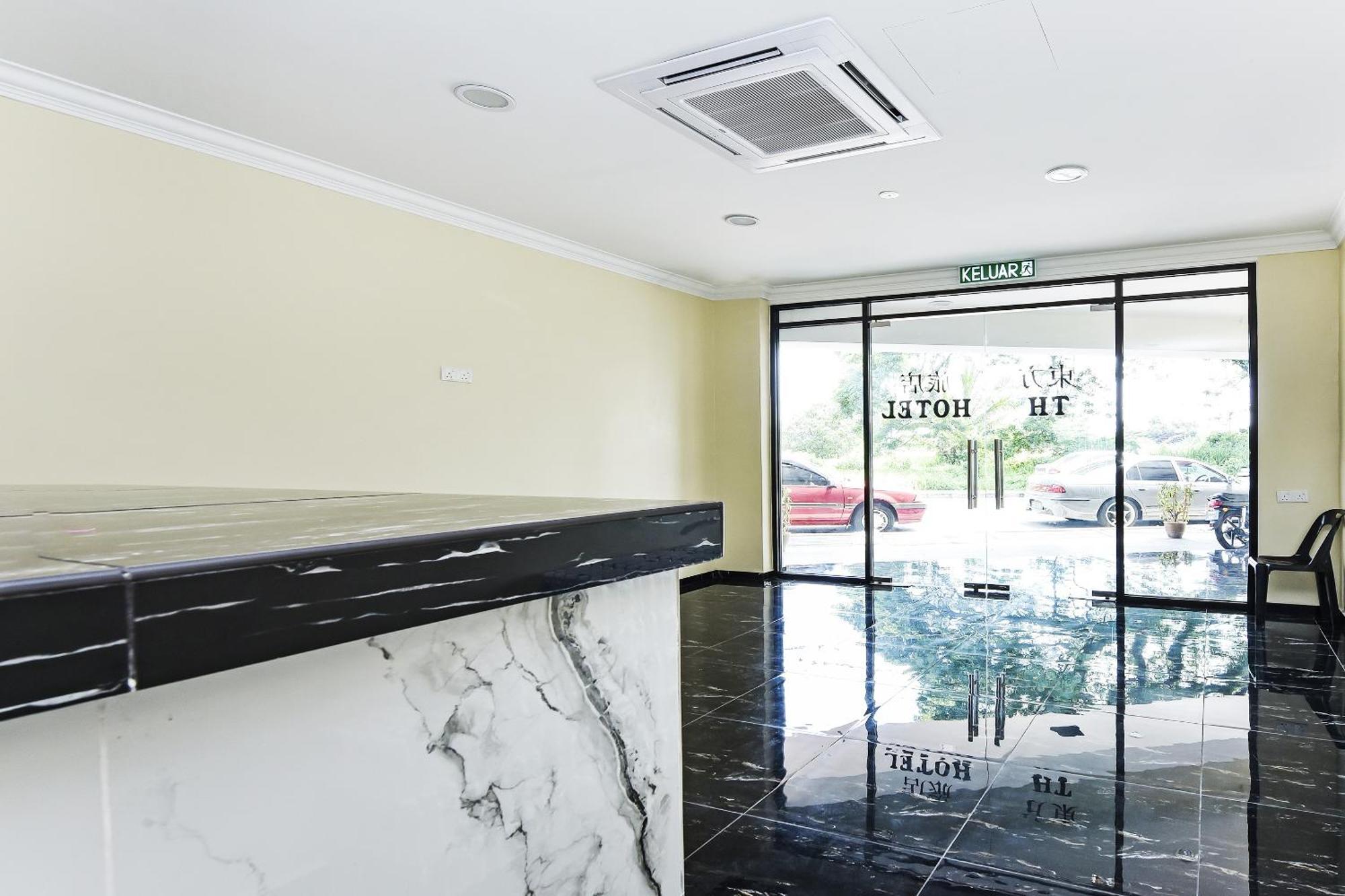 Oyo 90445 Th Hotel 伯豪 外观 照片